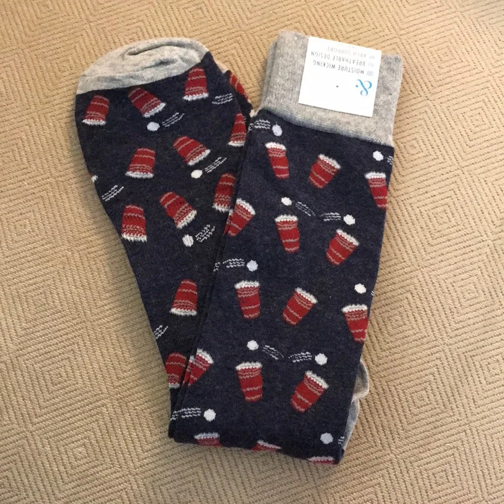 New Men’s BEER PONG Novelty SOCKS NWT